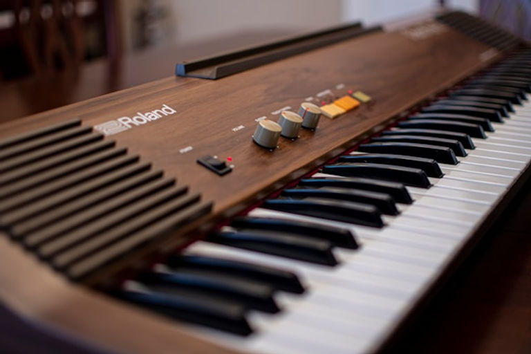 Best Digital Piano for Beginners 2026: Top Pianos Under $1,000