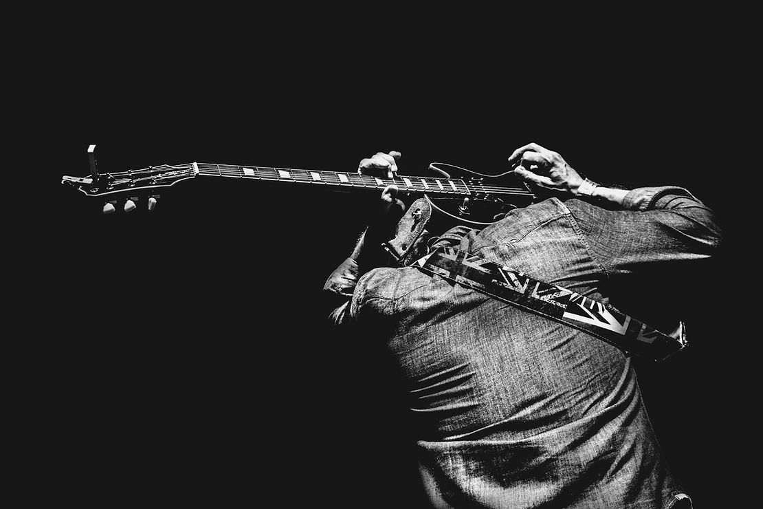 How to Play Rock Guitar Riffs with Confidence? Beginners Guide