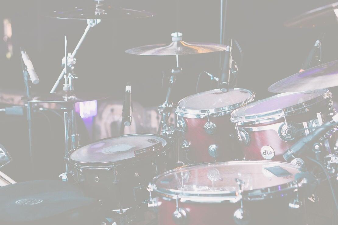 Making the Right Choice: Acoustic or Electronic Drum Kit for Your Toronto Drum LessonsIntroduction