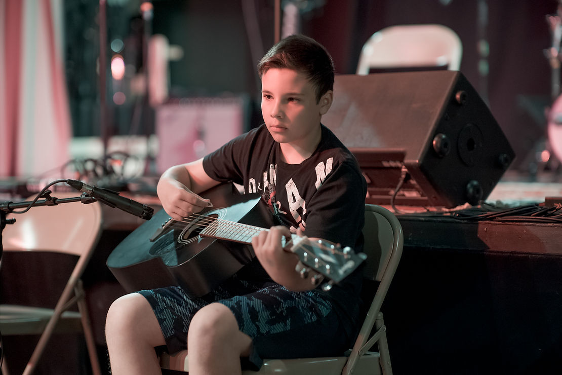 5 Proven Tips to Improve Your Guitar Playing Quickly