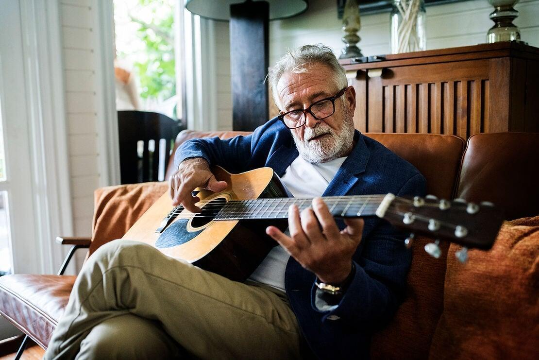 Music Lessons In Toronto: 10 Reasons For Senior Citizens To Begin