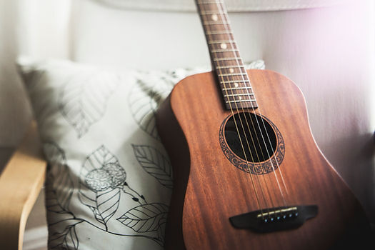 Guitar Lessons In Toronto: Top 5 Acoustic Guitars For Beginners